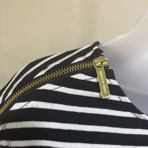 NWOT Michael Kors Striped Dress with elastic waist. Size S small 4/6 - Picture 3 of 11